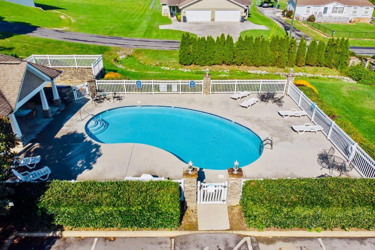 Home With Community Pool - 2 Miles To The Island! Pigeon Forge Esterno foto