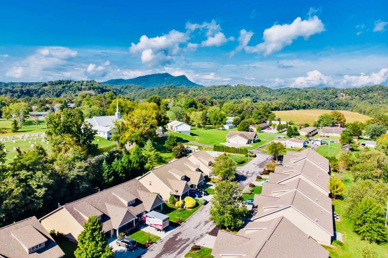 Home With Community Pool - 2 Miles To The Island! Pigeon Forge Esterno foto