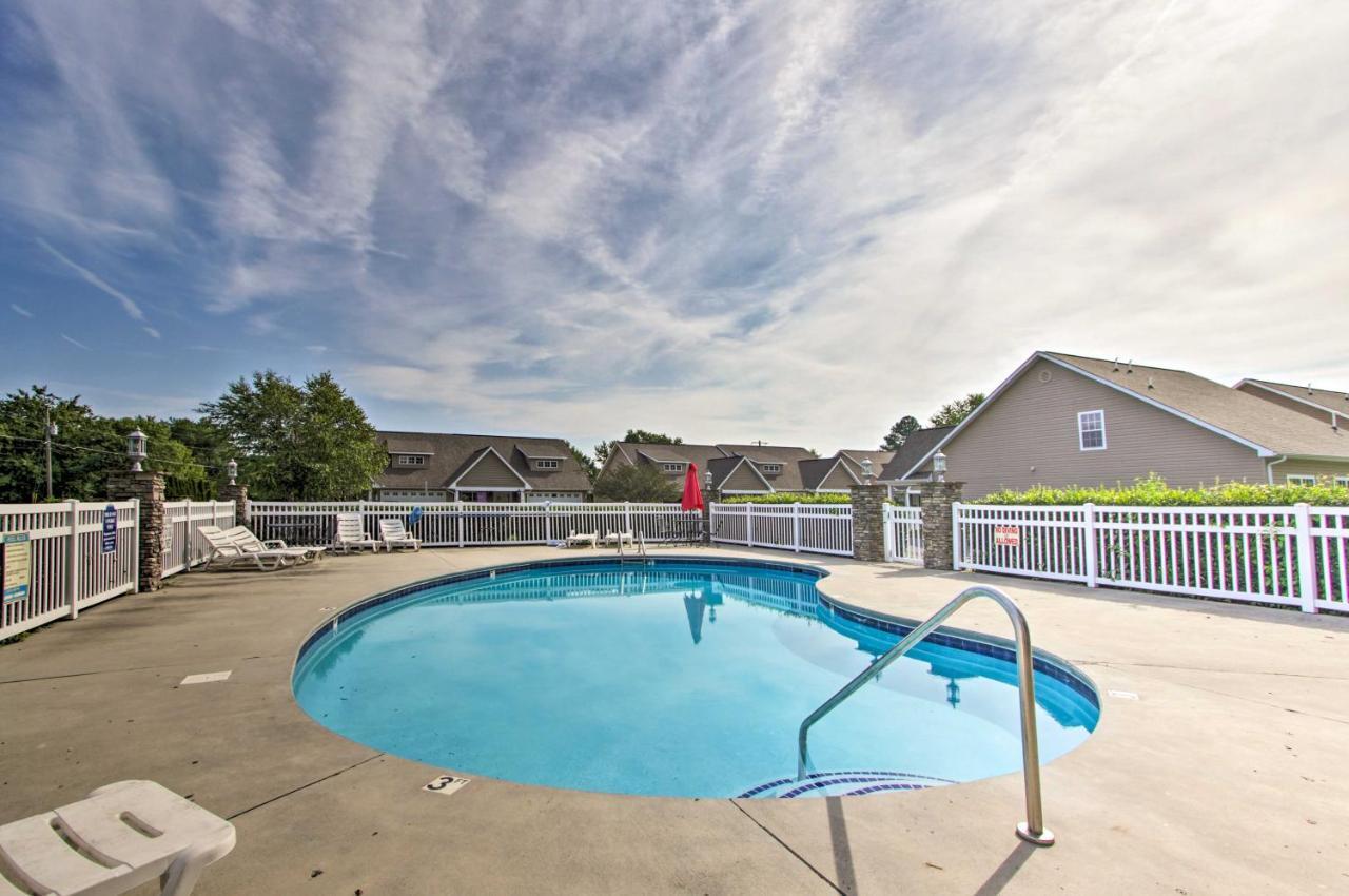 Home With Community Pool - 2 Miles To The Island! Pigeon Forge Esterno foto