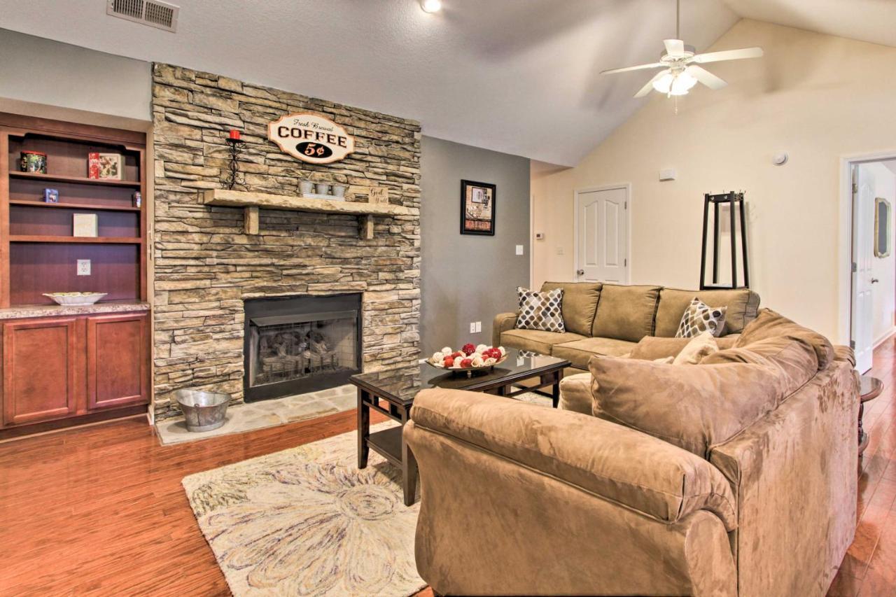 Home With Community Pool - 2 Miles To The Island! Pigeon Forge Esterno foto